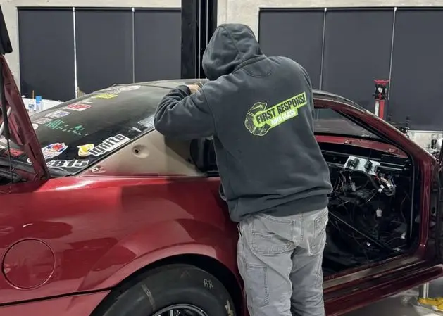First Response Auto Glass technician replacing vehicle glass on-site in the SW Chicago suburbs